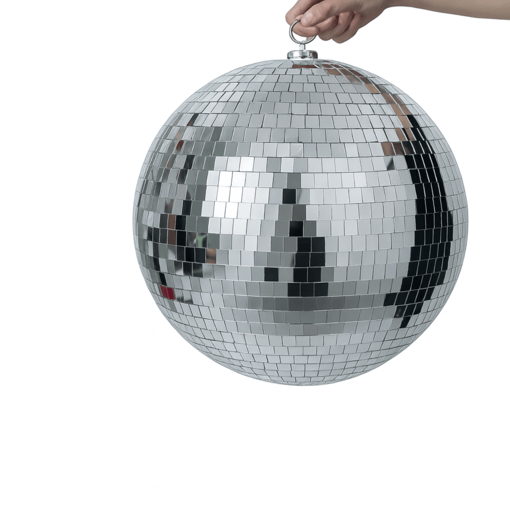 Boule Disco 40cm gris argentée tenue à la main, parfaite pour des fêtes et événements éclatants.